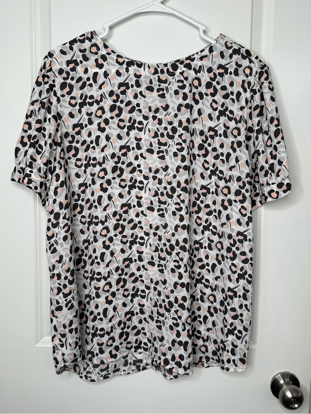 LOFT Women XL Leopard Animal Print Blouse Button Back Short Sleeve Career Top